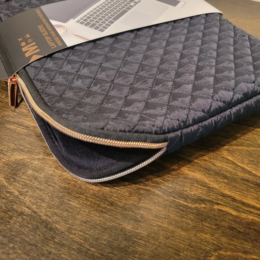 🎁💲EUC Laptop Tablet Quilted Case 13